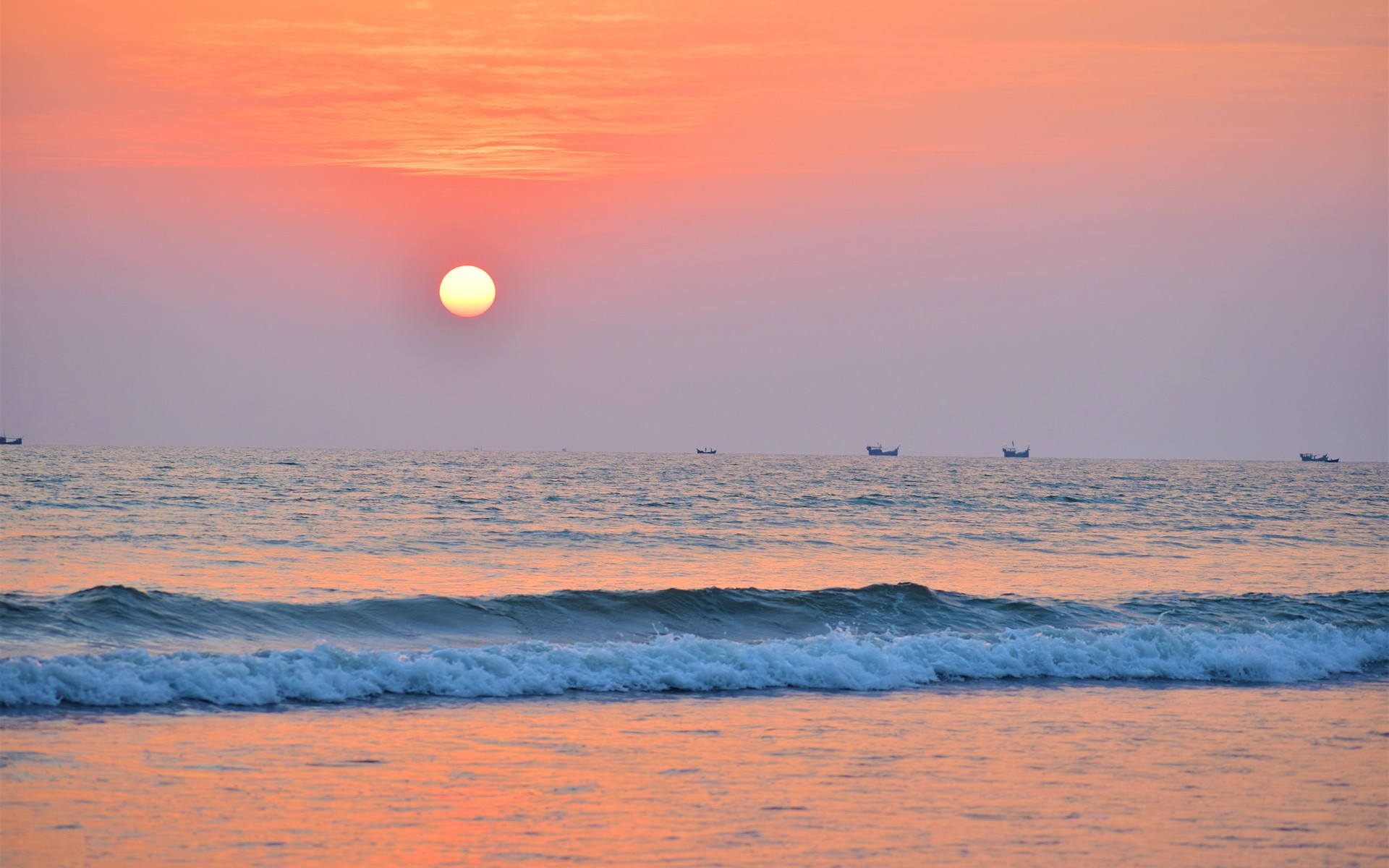 A photograph of Cox’s Bāzār, Bangladesh.