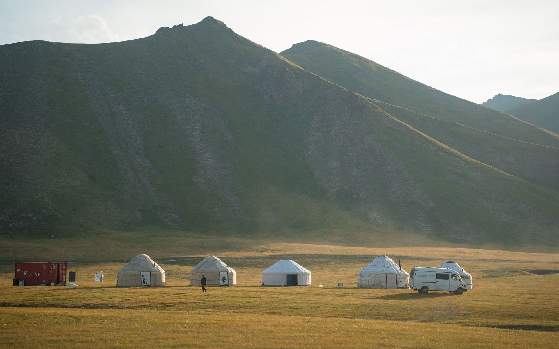 A photograph of Kyrgyzstan & Song-Köl, Kyrgyzstan.