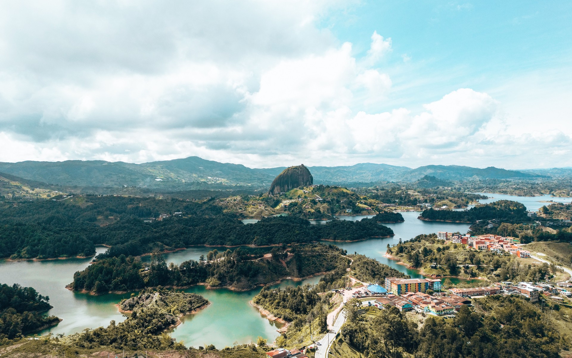 A photograph of Santa Fe de Antioquia & Guatapé, Colombia.
