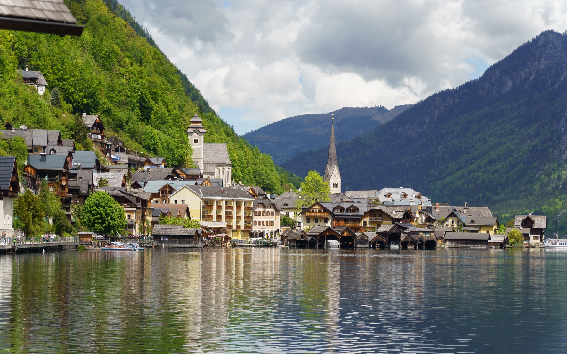 A photograph of Salzkammergut & Hallstatt, Austria.