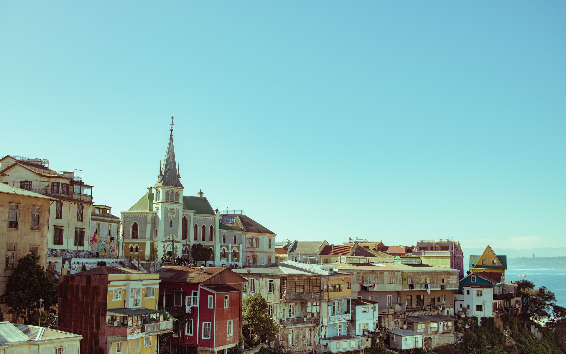 A photograph of Valparaíso & Viña del Mar, Chile.