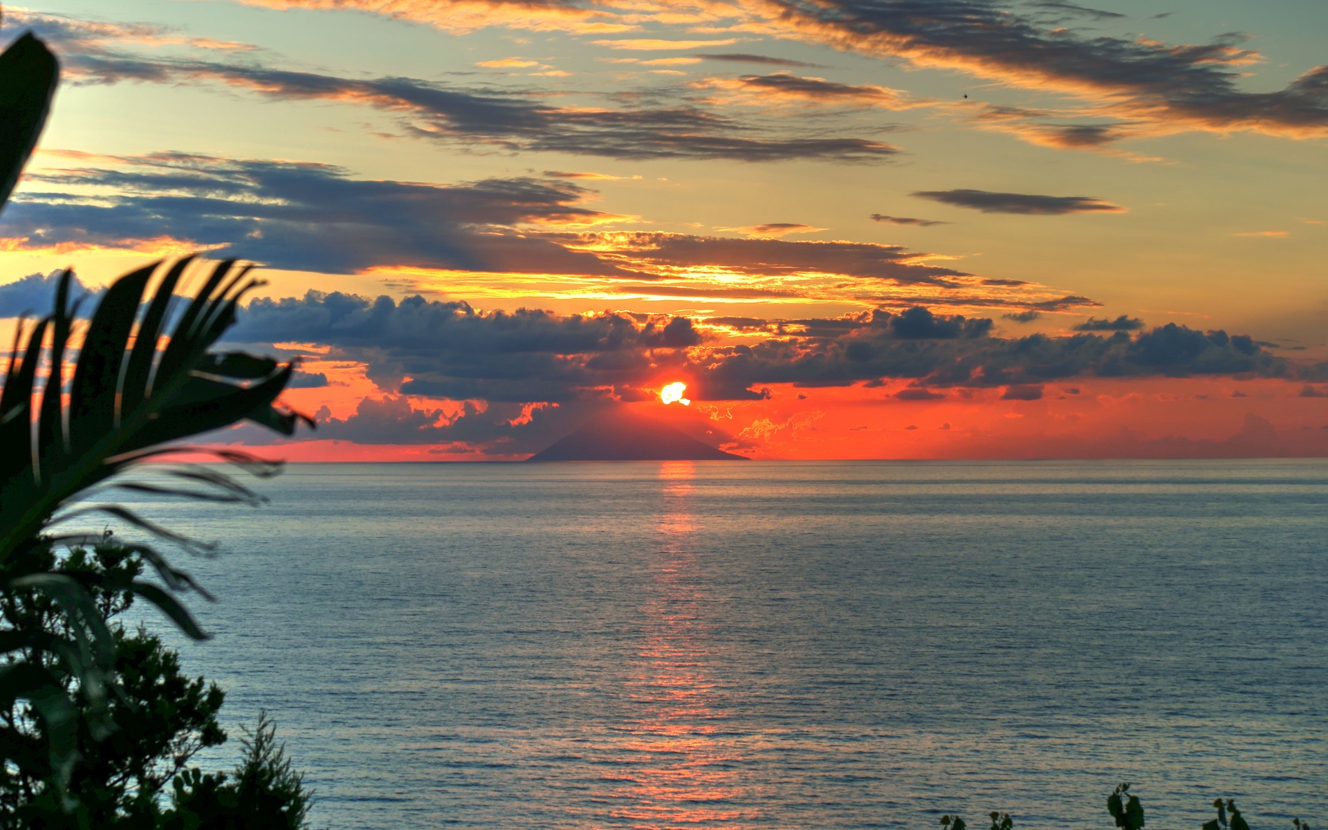A photograph of Stromboli & Volcanic Sicily, Italy.