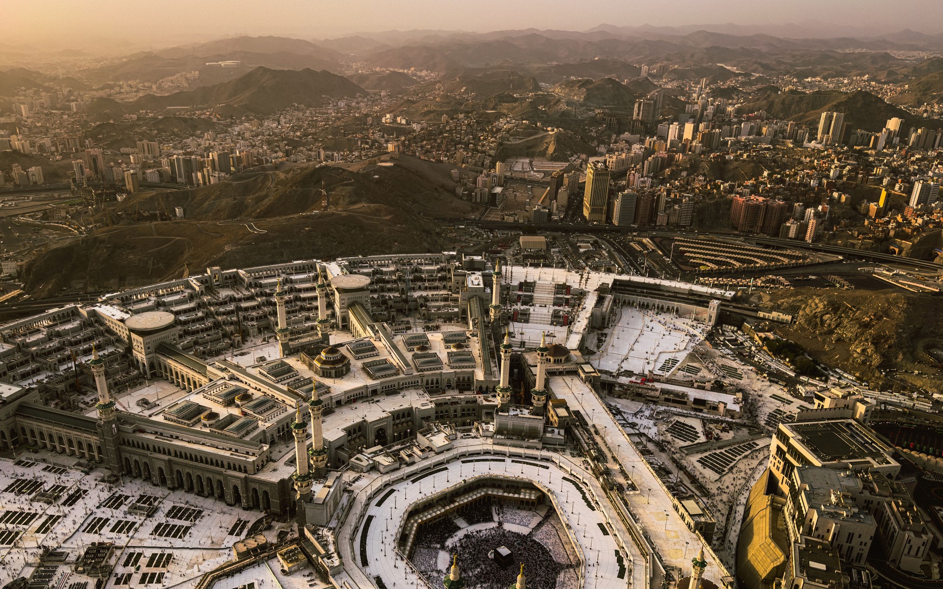 A photograph of Makkah, Saudi Arabia.