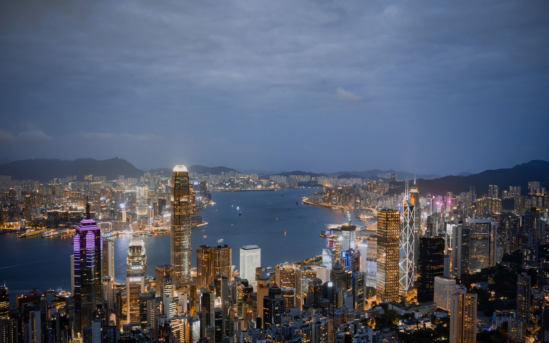 A photograph of Hong Kong Family Side, China.
